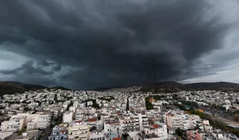 Καιρός συννεφια και βροχές