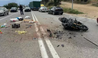 να χάνει τη ζωή του μετά από σύγκρουση με αγροτικό αυτοκίνητο, που βγήκε στη μέση του δρόμου.