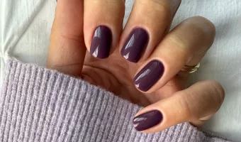 Italian Plum Nails: Η hot απόχρωση στο μανικιούρ που θα βλέπεις παντού