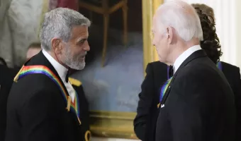 ΗΠΑ: Μπάιντεν δεν αναγνώρισε τον σοκαρισμένο Κλούνεϊ σε εκδήλωση