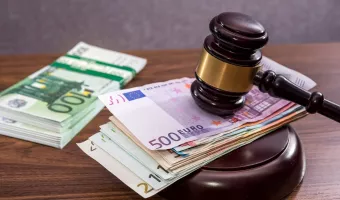 Bloomberg: Η Ελλάδα προσέφυγε σε βρετανικό δικαστήριο για τα «warrants» με ρήτρα το ΑΕΠ