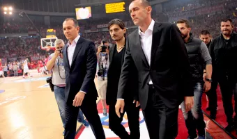 «Ποτέ στο ίδιο τραπέζι»: Αγγελόπουλοι και Γιαννακόπουλος απορρίπτουν την πρόταση Βρούτση για συνάντηση