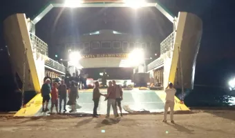 Εύβοια: Το φέρι μποτ έφτασε στα Νέα Στύρα - Δείτε βίντεο 