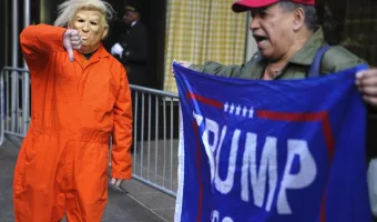 Η δημοτικότητα του Τραμπ πέφτει