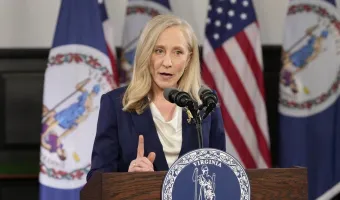 Η κυβερνήτης της Βιρτζίνια Άμπιγκεϊλ Σπάνμπεργκερ (Abigail Spanberger)