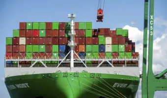 Αγκυροβολημένα τα πλοία 