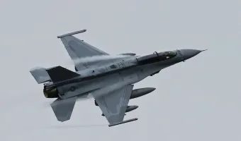F16