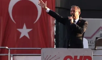 Οζγκιούρ Οζέλ ομιλία