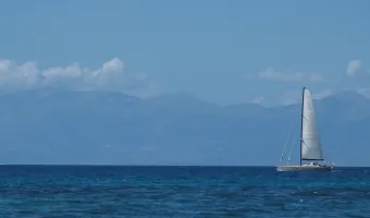 Πτώση επιχειρηματία από ιστιοφόρο: Στο επίκεντρο η σύζυγός του