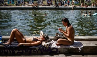 Καύσωνας: Οι γυναίκες κινδυνεύουν περισσότερο από τους άνδρες