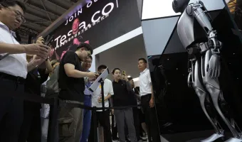 Robot Tesla 