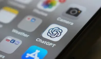 Η ΕΕ βάζει στο μικροσκόπιο ChatGPT, Reddit και Roblox