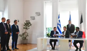 Υπογραφές στο Μαξίμου