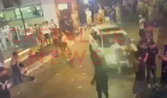 Όχημα έπεσε σε πεζούς στα Μάλια