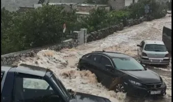 Σφοδρή κακοκαιρία στη Μάνη – Πλημμύρες και παρασυρμένα αυτοκίνητα