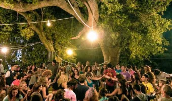 Πώς είναι πραγματικά ένα ικαριώτικο πανηγύρι; Μια βέρα Ικαριώτισσα εξηγεί