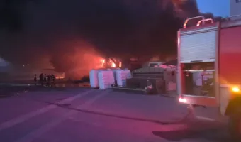 Φωτιά σε εργοστάσιο έξω από τη Λάρισα