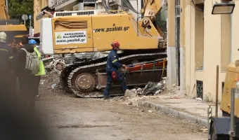 Πλάκα: Έγκυος μεταξύ των θυμάτων – Τα σενάρια της έκρηξης – Έλεγχοι στα κτίρια