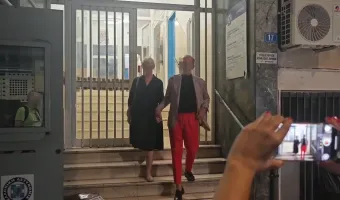 Ελεύθεροι αφέθηκαν οι δύο γιατροί της κλινικής