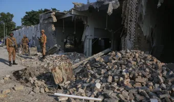 Πακιστάν: 31 νεκροί από επίθεση σε αστυνομικό συγκρότημα στην Κοχάτ