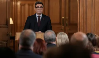 Η Βρετανία διπλασιάζει τον πρόσθετο φόρο των τραπεζών