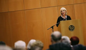 Δούρου: Να διεκδικηθούν οι γερμανικές οφειλές το 2027