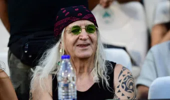 Νίκος Καρβέλας 