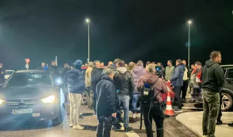 Αγροτικά μπλόκα επ’ αόριστον σε Θεσσαλονίκη, Μάλγαρα, Σέρρες, Βέροια, Κοζάνη, Ξάνθη και Θεσσαλία – Κλειστοί δρόμοι, εκτός Δερβενίου