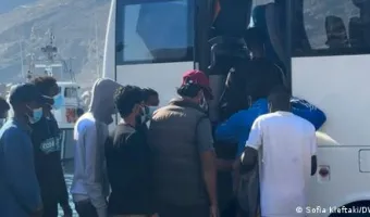 Μετανάστες σε όχημα μεταφοράς