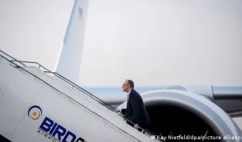 Ο Μερτς ταξιδεύει