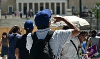 Επιμένει η ζέστη: Aνεβαίνει κι άλλο η θερμασία- Πού θα φτάσει ο υδράργυρος