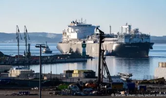 Πλοίο LNG σε τερματικό σταθμό