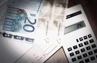 Απαλλαγή από ΦΠΑ για τους μικρομεσαίους