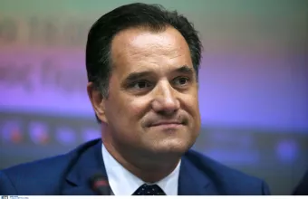 Γεωργιάδης προς θεσμούς: Εμείς δεν μπορούμε να πουλήσουμε αυτοκίνητα, αλλά βίζα