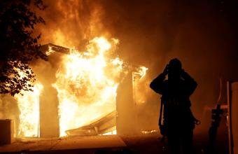 Καλιφόρνια: Προειδοποίησαν εκατ. πολίτες ότι θα κοπεί το ρεύμα λόγω των πυρκαγιών