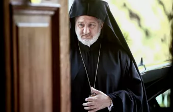 HΠΑ - κορωνοϊός: Ο Ελπιδοφόρος ανακοίνωσε νέα μέτρα – Προσευχές μόνο από το σπίτι