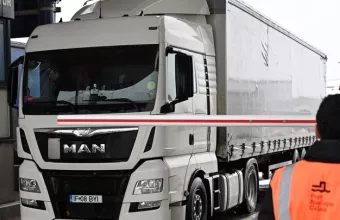 Βρετανία: Βρέθηκαν 39 πτώματα σε κοντέινερ φορτηγού