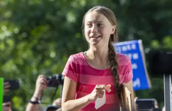 Ιταλία: Κρέμασαν ομοίωμα της Γκρέτα Τουνγμπερκ από γέφυρα (pic)