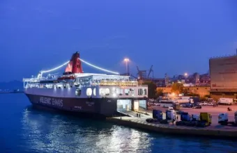 Στον Πειραιά το «Νήσος Σάμος» με 57 πρόσφυγες και μετανάστες