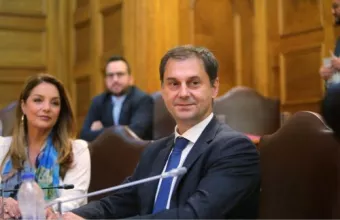 Θεοχάρης στο ΣΚΑΪ 100,3: Άνοιγμα χερσαίων συνόρων σε 2 φάσεις - Από 1η Ιουλίου οι απευθείας πτήσεις