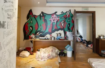 Φωτογραφίες της ΕΛ.ΑΣ για την κατάληψη στην Μπουμπουλίνας σε Εξάρχεια 