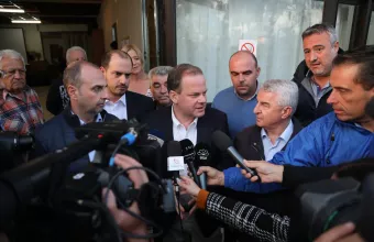 Αυτοψία Καραμανλή στην Κινέτα- Η κυβέρνηση θα κινηθεί ταχύτατα για αποζημιώσεις και αντιπλημμυρικά έργα