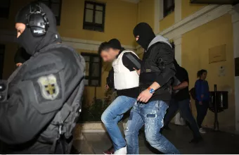 Επαναστατική Αυτοάμυνα: Βαρύτατες κατηγορίες από Εισαγγελέα- Βρισιές και συνθήματα στην Ευελπίδων