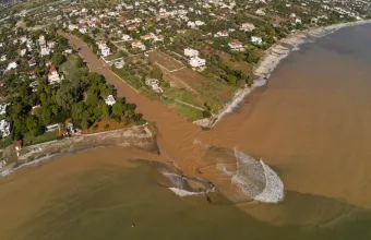 Η καταστροφή στην Κινέττα από ψηλά - Εικόνες από drone (pics)