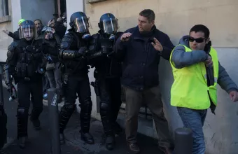 Γαλλία: Τι απέμεινε από τα «Κίτρινα Γιλέκα»;