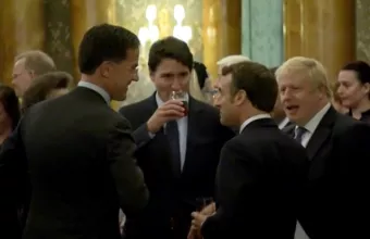 Viral έχει γίνει βίντεο με τους Μακρόν, Τριντό και Τζόνσον να τα "χώνουν" στον Τραμπ