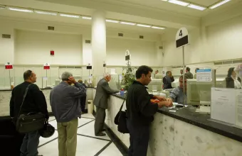 Τράπεζες: Τέλος τα γκισέ – Συναλλαγές μόνο πάνω από 400 ευρώ