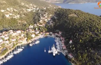 Κιόνι από ψηλά: Το πανέμορφο γραφικό χωριουδάκι της Ιθάκης που έζησε ο Καραϊσκάκης (Vid)
