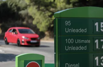 Οι Έλληνες γυρνούν την πλάτη στα πετρελαιοκίνητα αυτοκίνητα