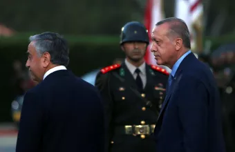Κύπρος: Σε κλοιό ο Ακιντζί - Κατηγορείται για «χάρτη υποχωρήσεων» - Φωτό